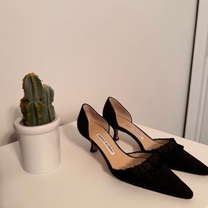 Manolo Blahnik Shoes Manolo Blahnik
#32615 Black Point Heel Leather Ruffle Heels